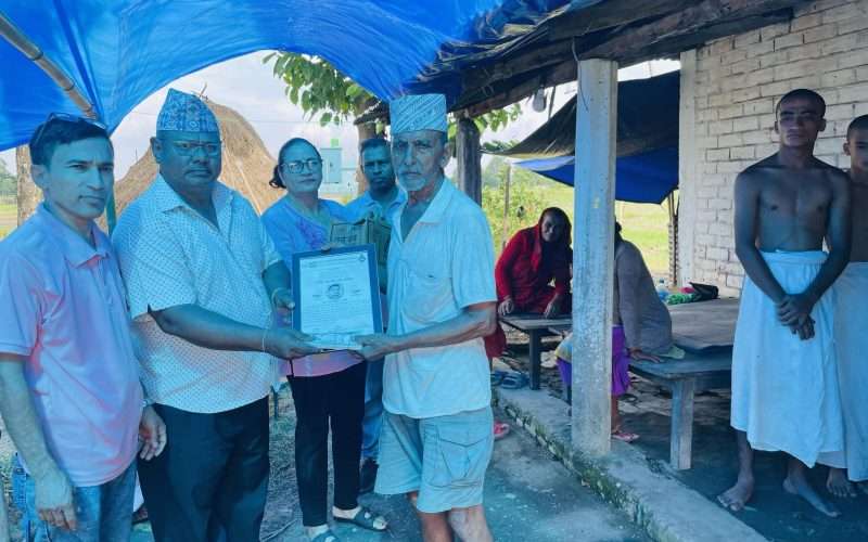 नेपाल बहुुउद्देश्यीय सहकारी संस्था लि. अन्तर्गतको उर्लाबारी सेवाकेन्द्रले शेयर सदस्य श्री टेक बहादुर कार्कीको निधनमा मिति २०८१-०३-१४गते समवेदना सहित मृत्युु राहात वापतको पहिलो किस्ता रु.४५००० प्रदान गरेको छ । सदस्य स्वयमको मृत्युुमा सदस्यले मृत्युु राहत कोषमा गरेको योगदानको आधारमा रु.२५००० र रु.५०००० प्रदान गर्ने नीतिगत व्यवस्था रहेको छ । उर्लाबारी सेवाकेन्द्रगत उपसमिति संयोजक नारायण श्रेष्ठ को विशेष उपस्थितिमा सम्पन्न भएको समवेदना तथा राहात वितरण कार्यक्रममा उर्लाबारी सेवाकेन्द्रगत उपसमिति पदाधिकारी, ग्वालडुब्बा सेवा केन्द्रगत उपसमिति संयोजक ,भोगोलिक एकाई उपसमिति पदाधिकारी, कर्मचारीहरू लगायतको उपस्थिति रहेकाे उर्लाबारी सेवाकेन्द्र प्रमुख पवन मैनालि ले जानकारी गराए ।