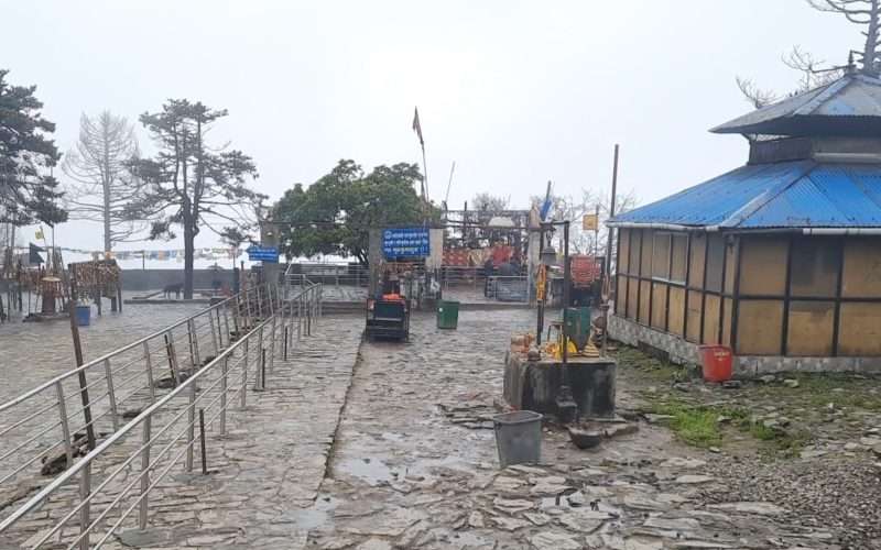 युमा मुक्कुमलुङ                         – देशु वनेम