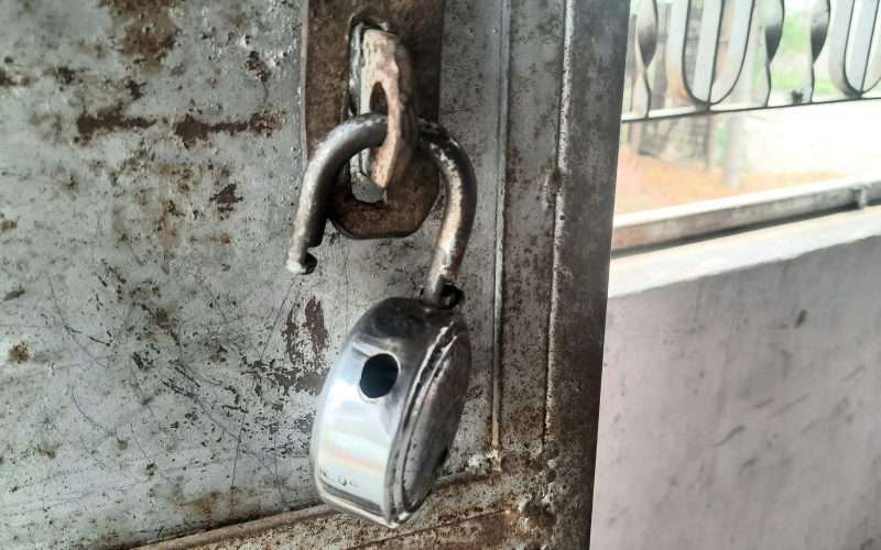 सुन, चादी र नगद सहित ४ लाख बडिको चोरी ।