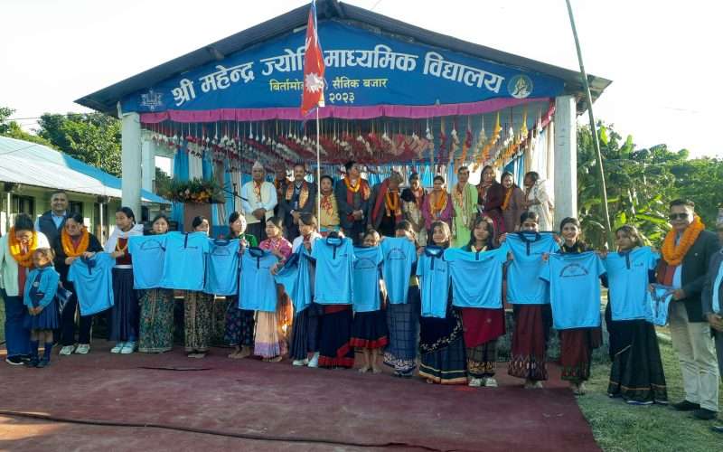 श्री महेन्द्र ज्योती मा.बि. को सामाजिक लेखा परिक्षण सुनुवाई र पोशाक बितरण कार्यक्रम सम्पन्न ।