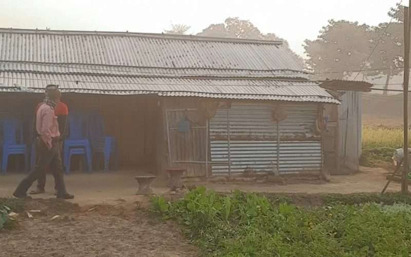 बिर्तामोड-१० मधु पोखरी टोलमा एक महिला घरमा झुण्डिएको अवस्थामा फेला ।