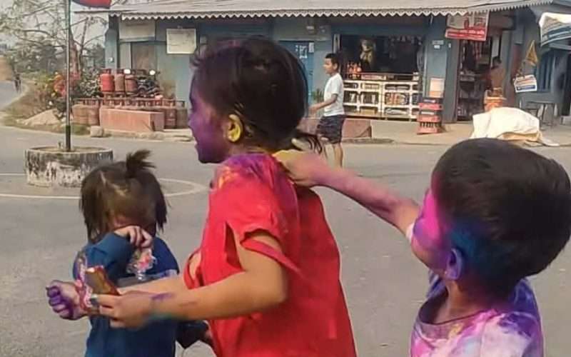 तराइमा होली मनाइदै