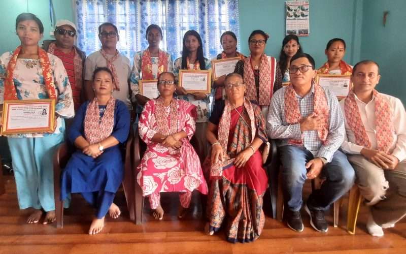 बिर्तामोड-१० मा सिलाइ कटिङ तालिमको प्रमाण पत्र बितरण कार्यक्रम सम्पन्न।