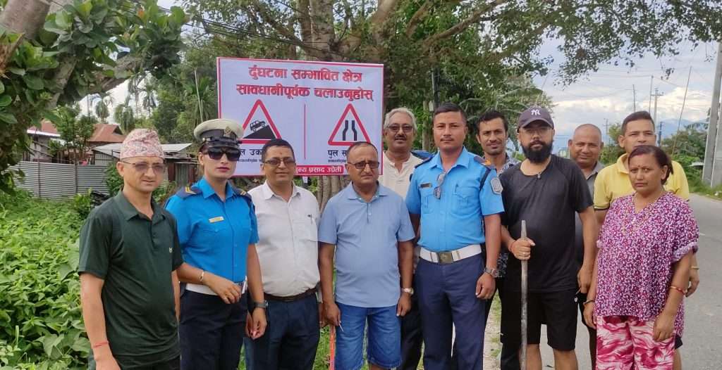 बिराटपोखरमा ट्राफिक संकेत बोर्ड राख्ने कार्य सम्पन्न ।