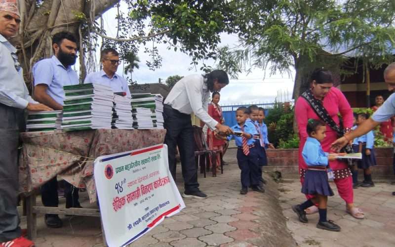 प्रथम बहुउद्देश्यीय सहकारी संस्था लिमिटेड बिर्तामोड सेवा केन्द्रको १४ औं स्थापना दिवसको अवसरमा विद्यार्थीहरुलाई शैक्षिक सामाग्री बितरण कार्यक्रम सम्पन्न ।